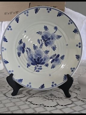 Collectable Vintage, hand-painted Delft plate